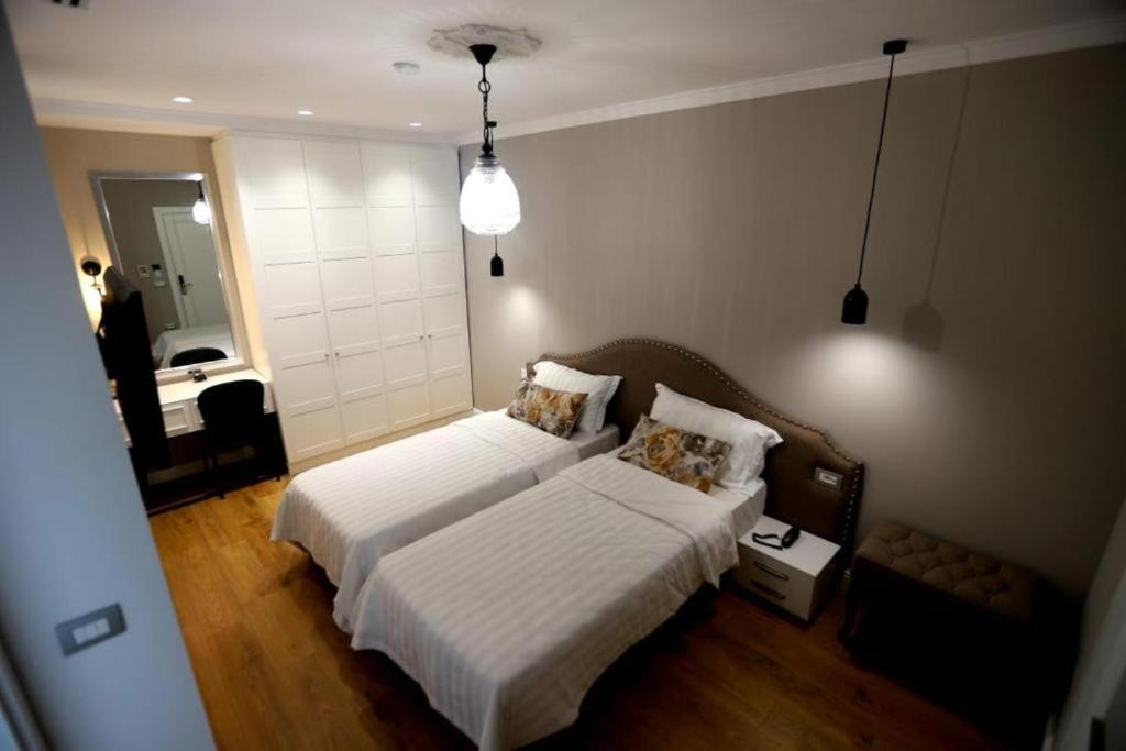 Boutique Hotel Whisky Tirana Rum bild