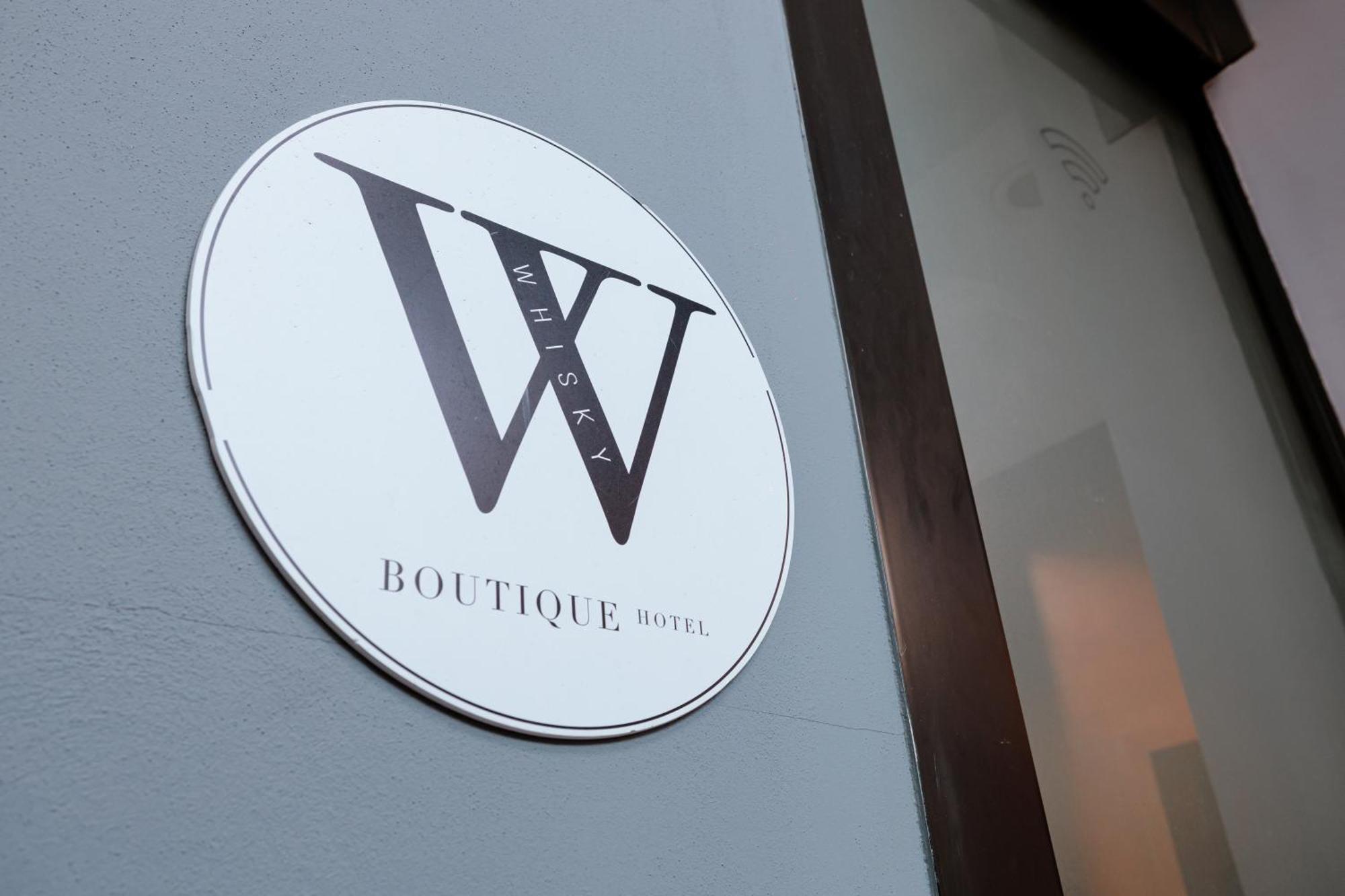 Boutique Hotel Whisky Tirana Exteriör bild