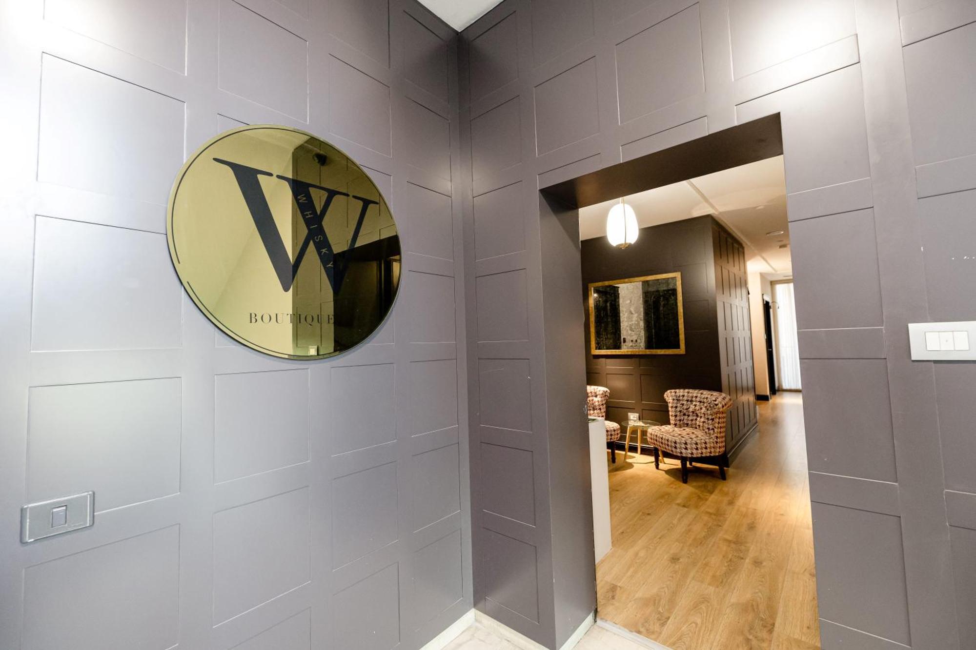 Boutique Hotel Whisky Tirana Exteriör bild