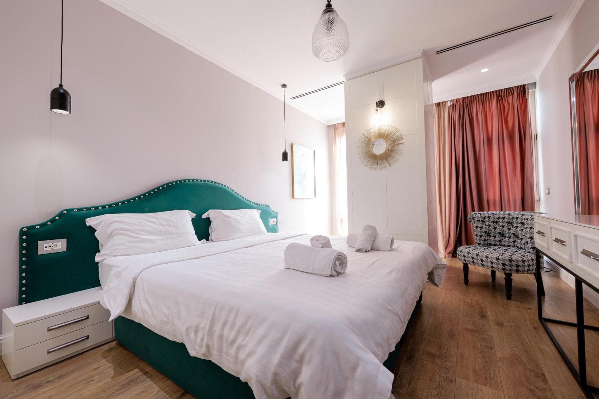 Boutique Hotel Whisky Tirana Exteriör bild