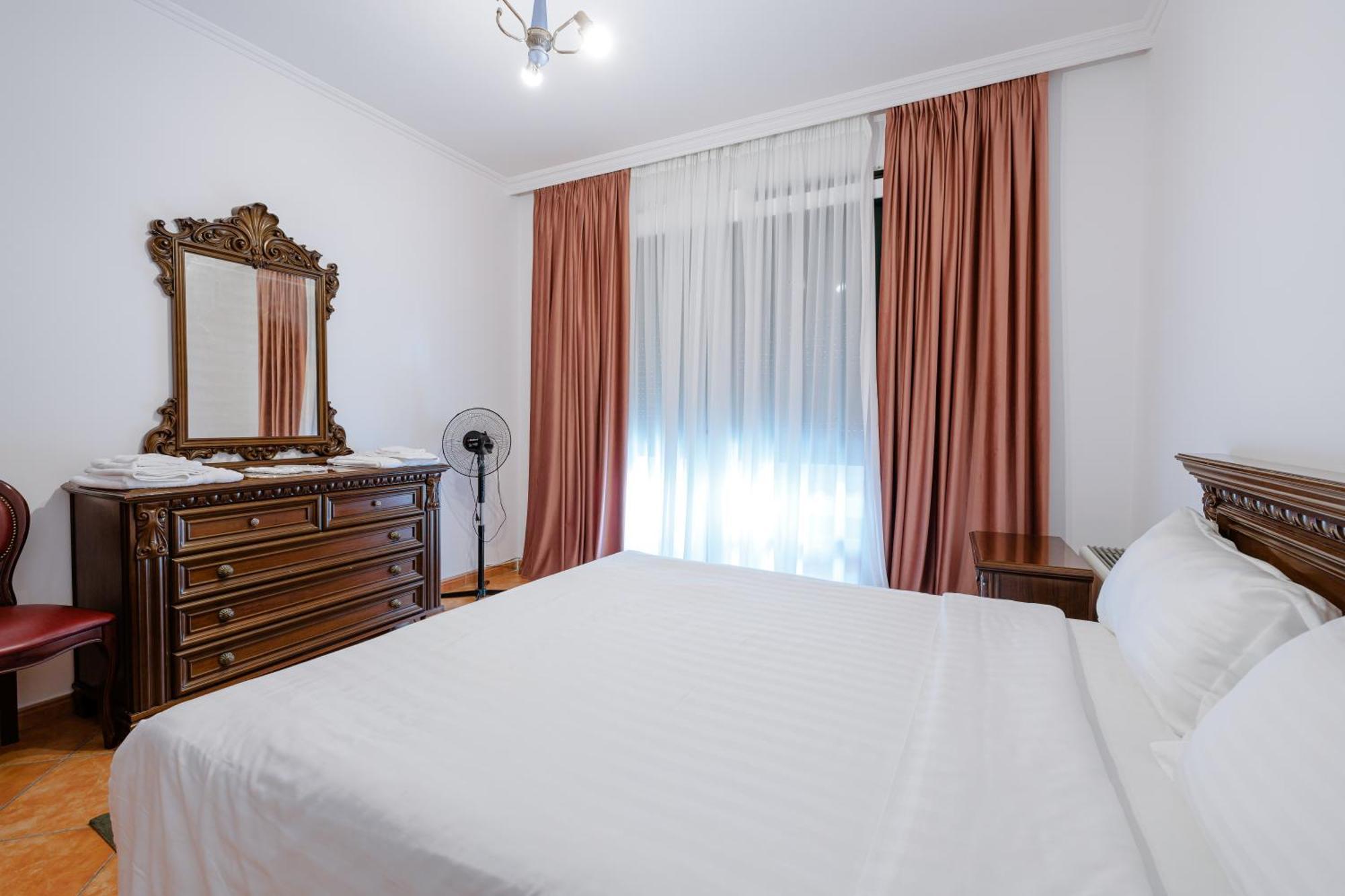 Boutique Hotel Whisky Tirana Rum bild