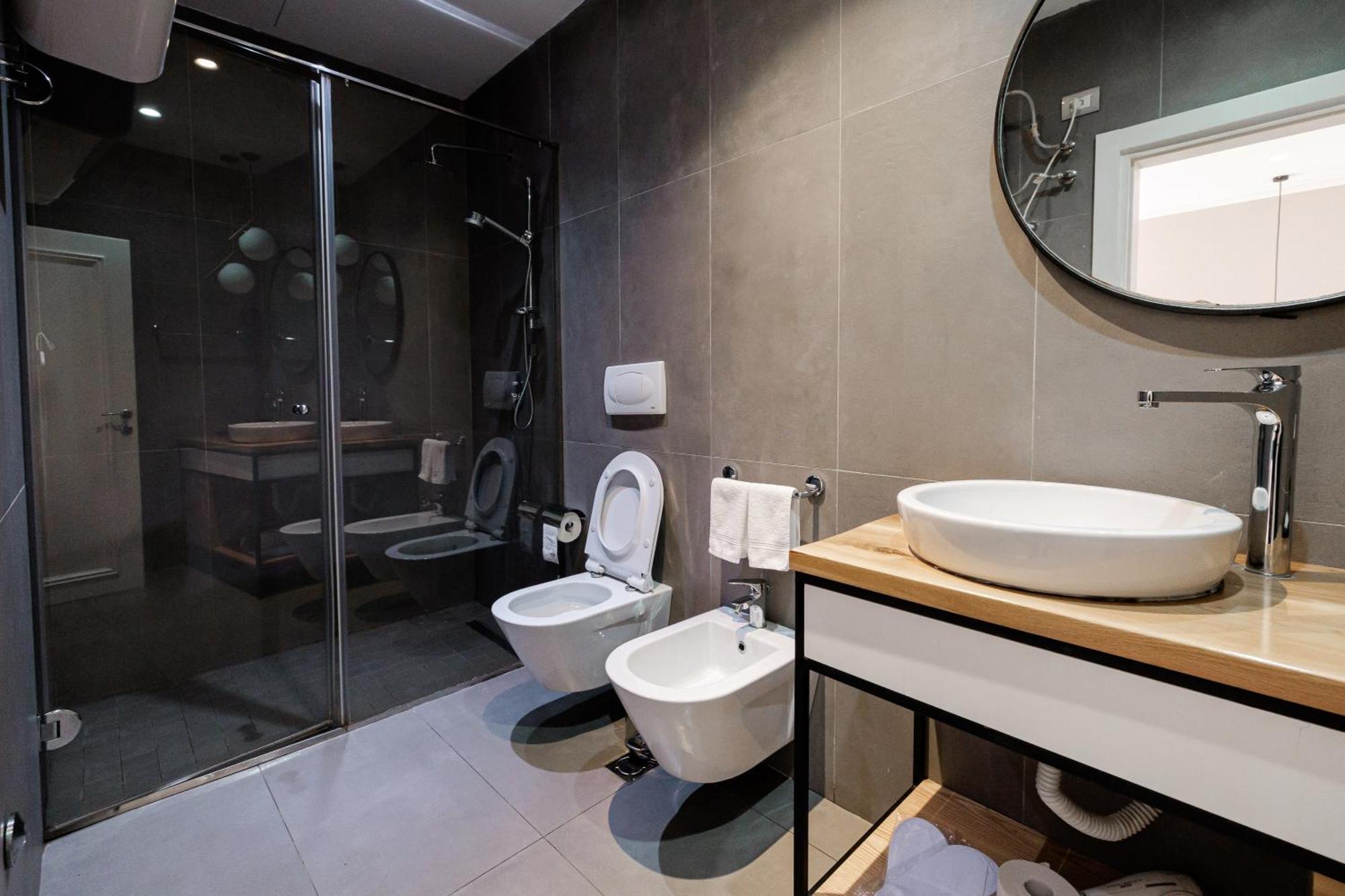 Boutique Hotel Whisky Tirana Exteriör bild